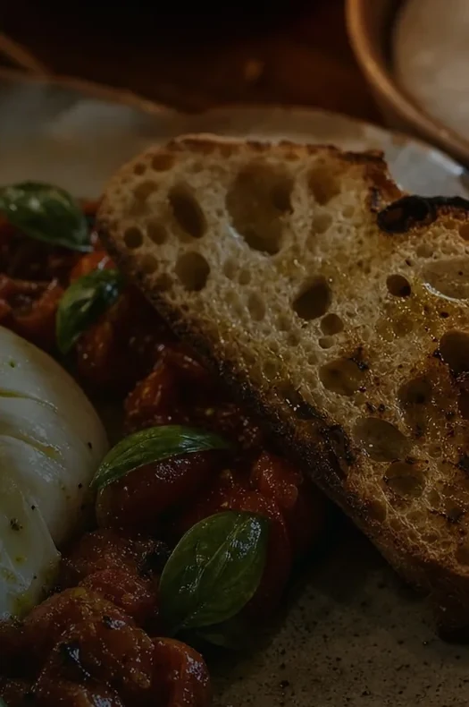 Burrata defumada com tomates confit